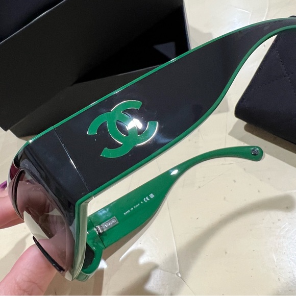Chanel Shield sunglasses - 6057 w/case - Picture 10 of 12